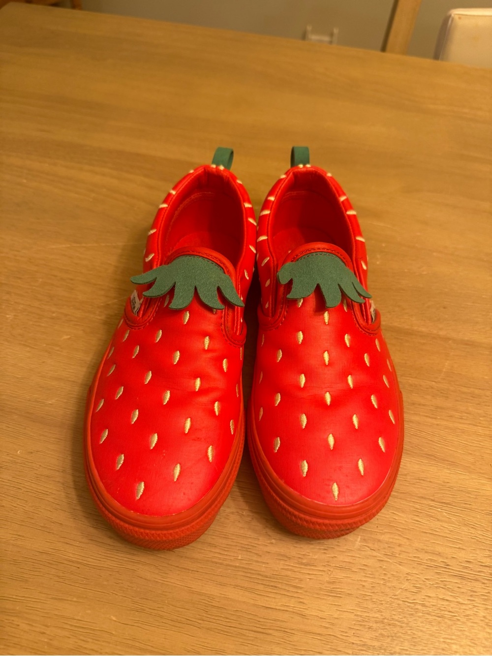 VANS Off the Wall Strawberry Shoes Classic Slip-On Kids 2.5